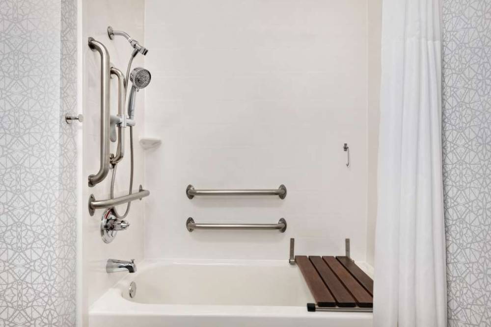 Hampton Inn And Suites Ft. Wayne-north 7