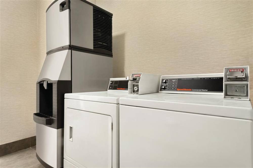 Hampton Inn And Suites Ft. Wayne-north 4