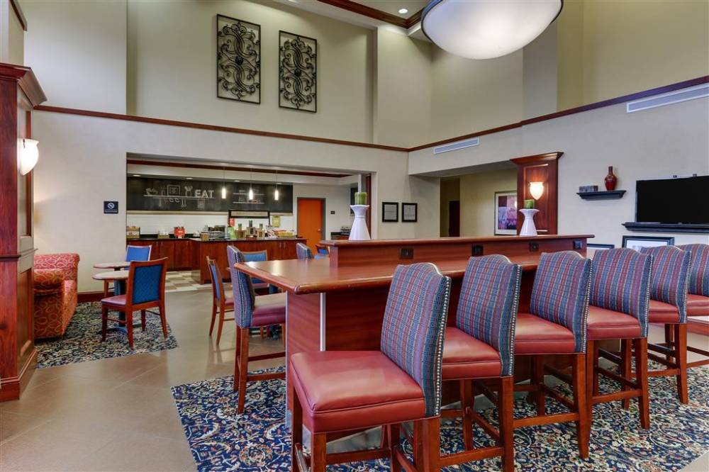 Hampton Inn And Suites Indianapolis-airport 4
