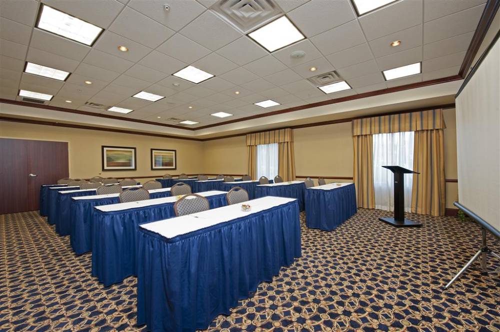 Hampton Inn And Suites Indianapolis-airport 2