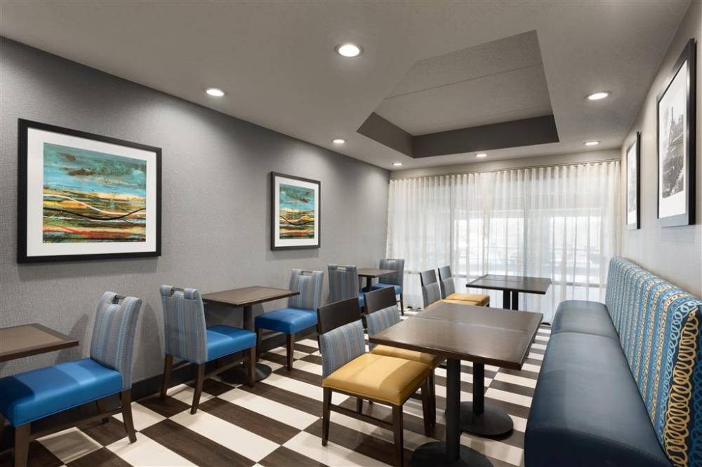 Hampton Inn Appleton-fox River Mall Area 4