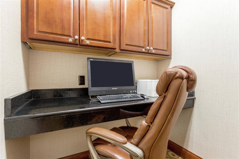 Hampton Inn Auburn  In 4