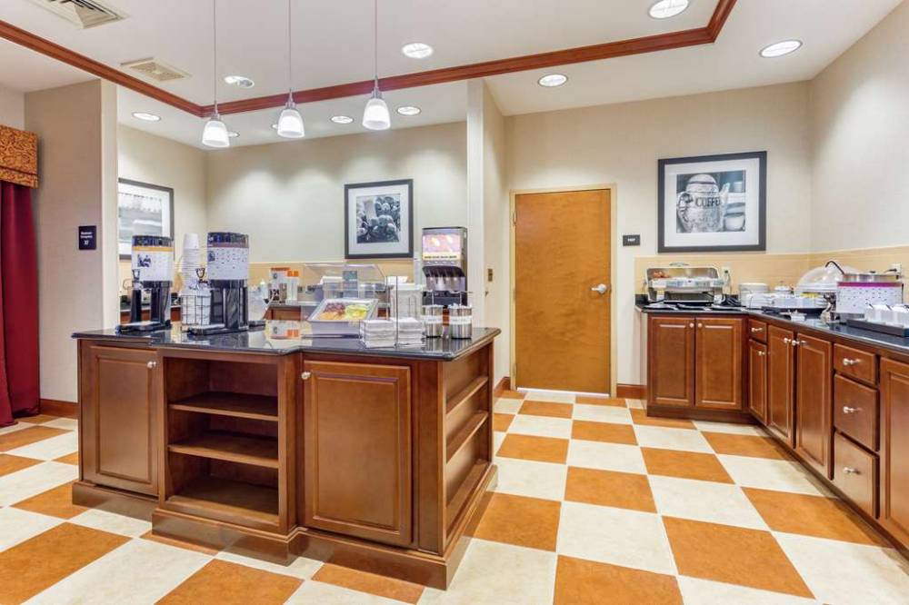 Hampton Inn Auburn  In 6