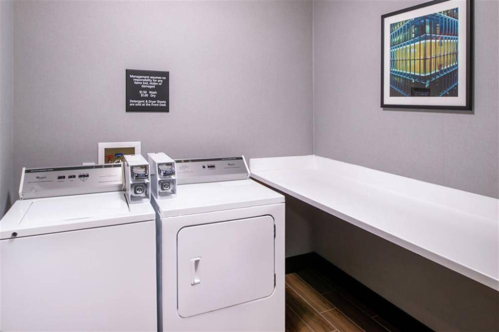 Hampton Inn Eugene 4
