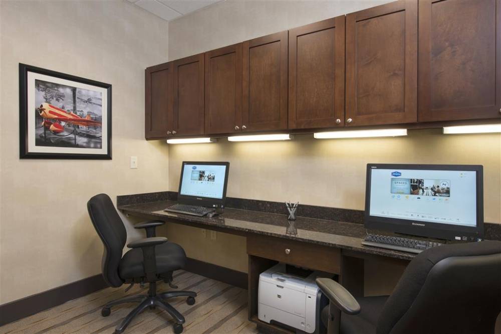 Hampton Inn Kalamazoo 3