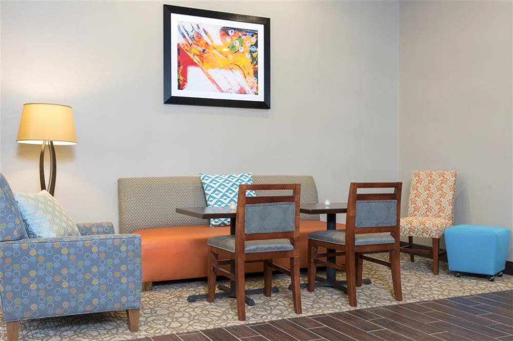 Hampton Inn Kalamazoo 4