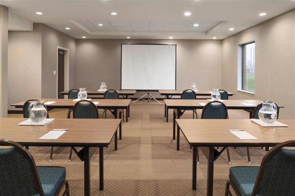 Hampton Inn Lincoln Airport 2