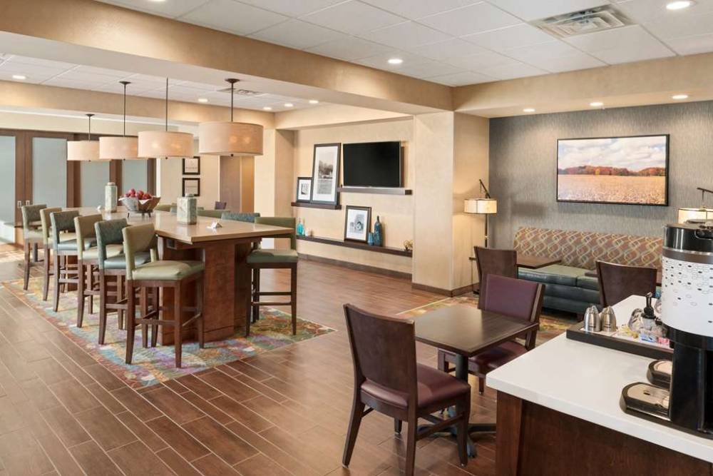 Hampton Inn Lincoln Airport 3