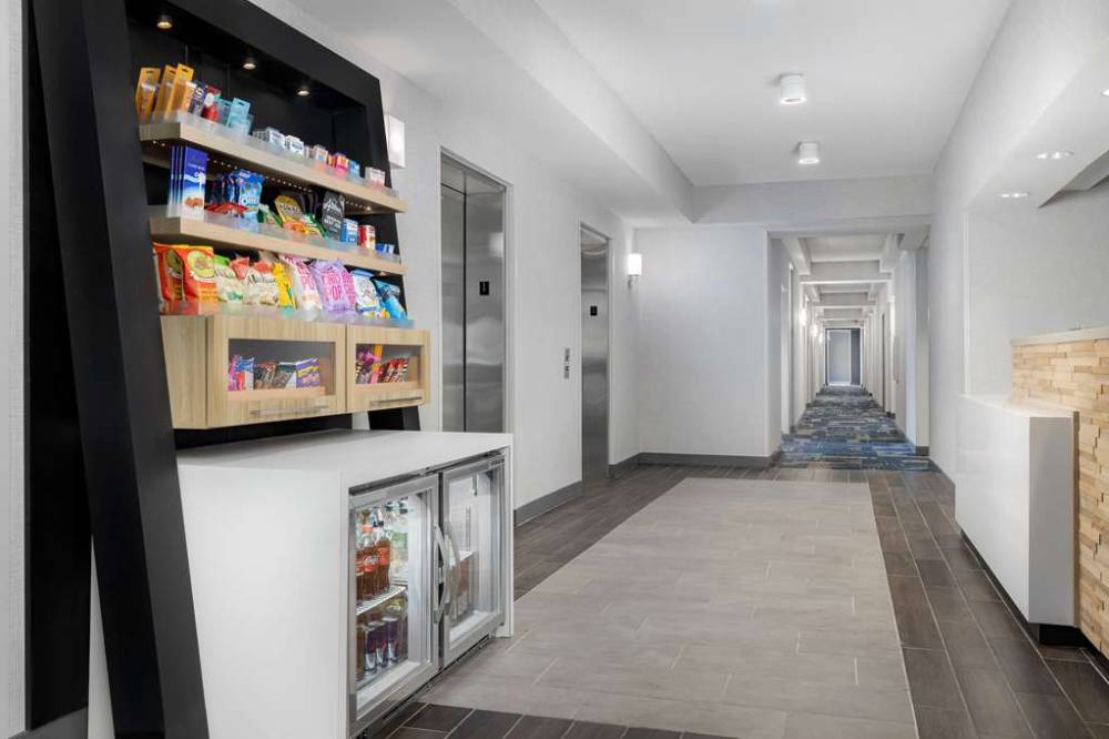 Hampton Inn Louisville-airport 6