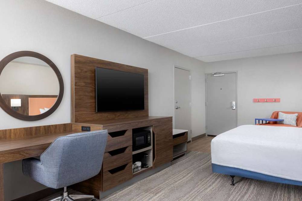 Hampton Inn Louisville-airport 7