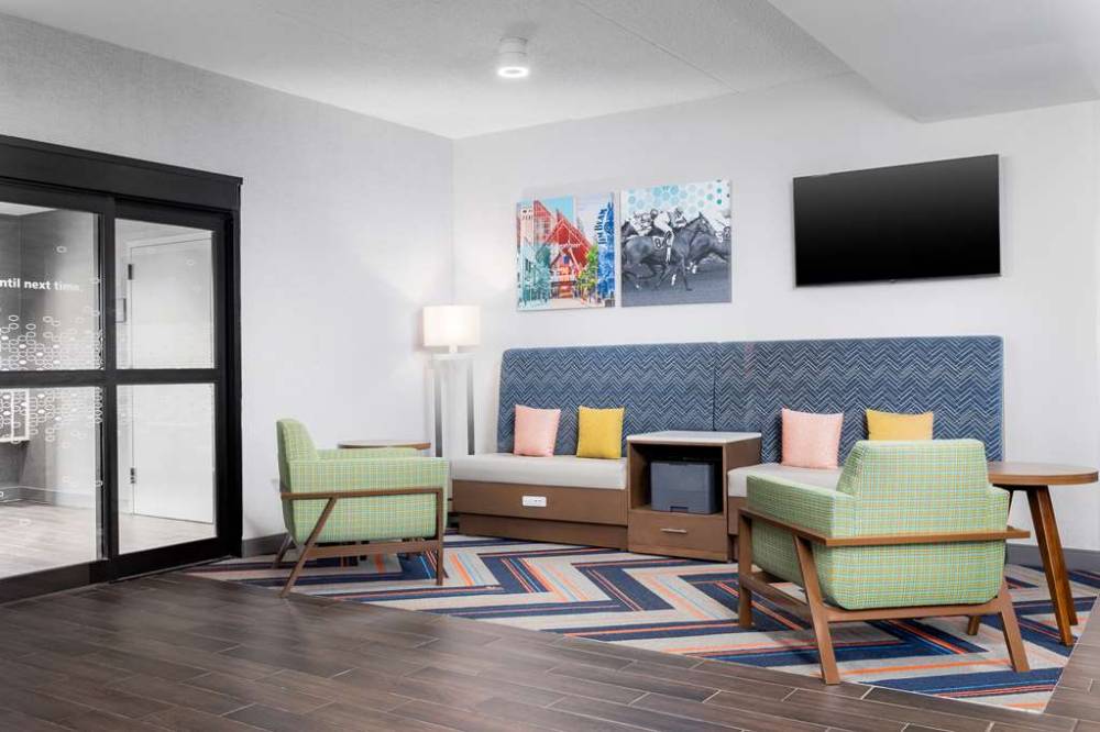 Hampton Inn Louisville-airport 3