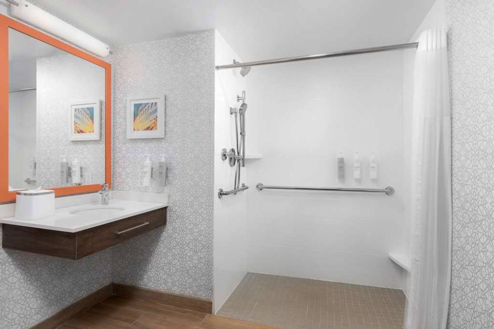 Hampton Inn Louisville-airport 8