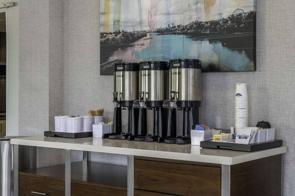 Hampton Inn Manchester Downtown 4