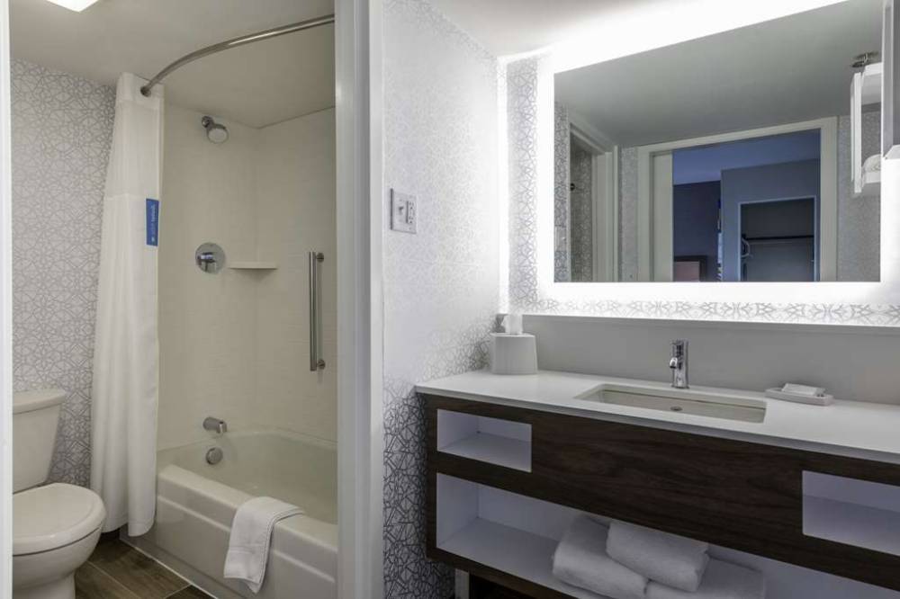 Hampton Inn Manchester Downtown 6