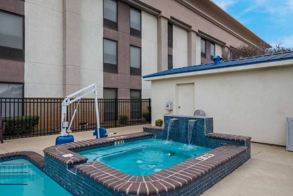Hampton Inn Marshall  Tx 2