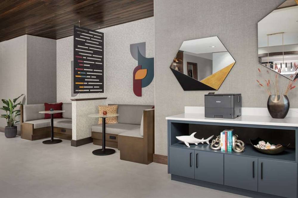 Hampton Inn Orlando Southeast Nona 6