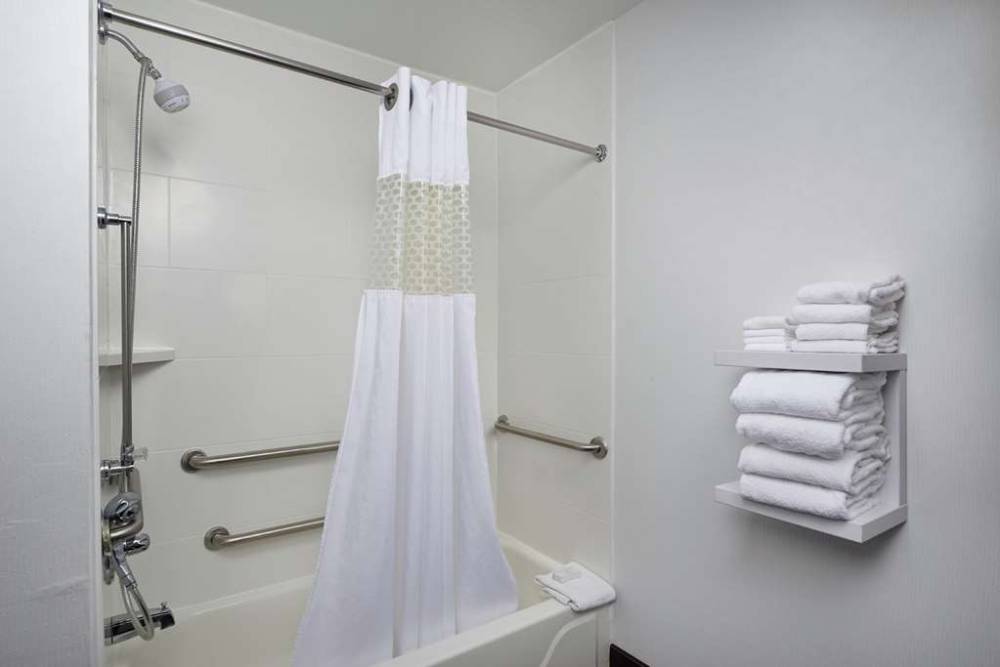 Hampton Inn Shelbyville 9