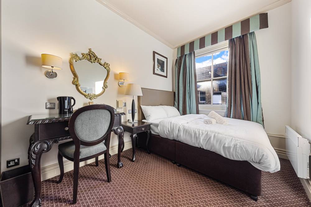 Harte And Garter Hotel 9