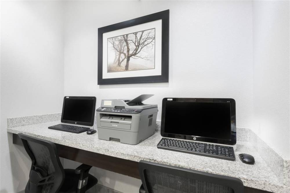 Hawthorn Suites By Wyndham Midland 4