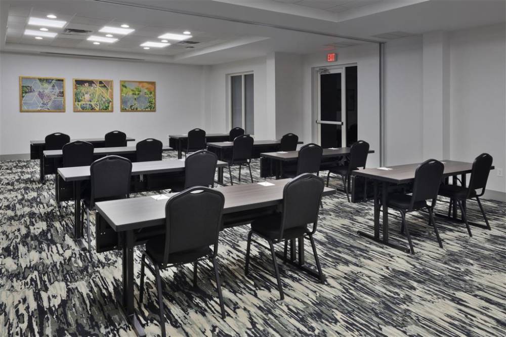 Hilton Garden Inn Birmingham/lakeshore Drive 2
