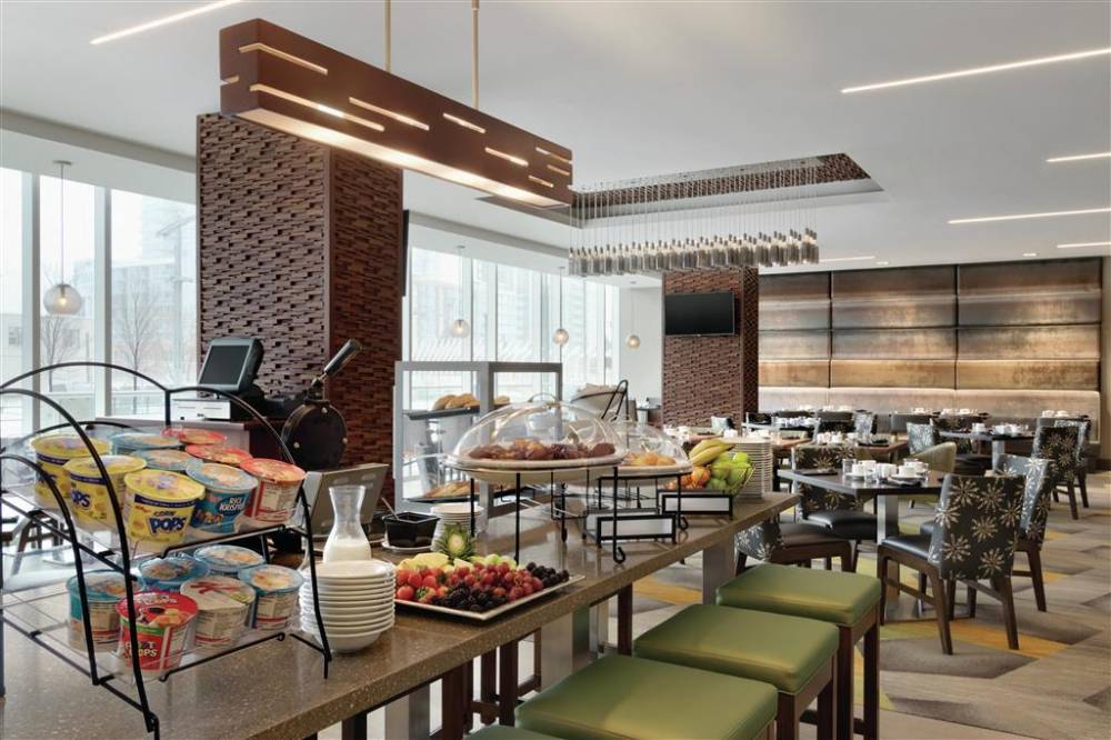 Hilton Garden Inn Calgary Downtown 8