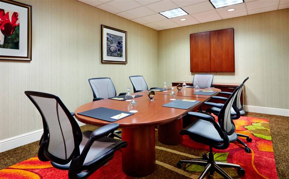 Hilton Garden Inn Omaha Downtown/old Market Area 2