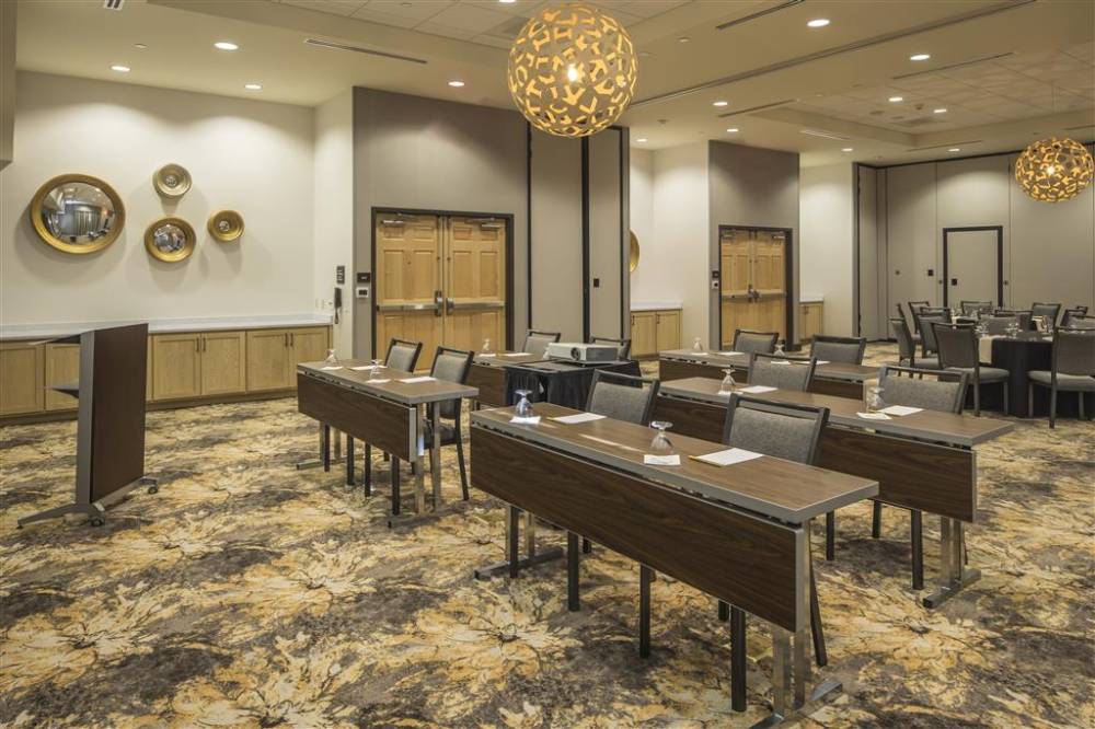 Hilton Garden Inn Pittsburgh Airport 2