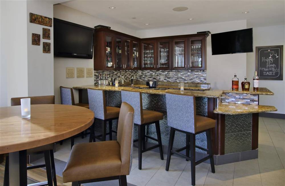 Hilton Garden Inn Sonoma County Airport 5