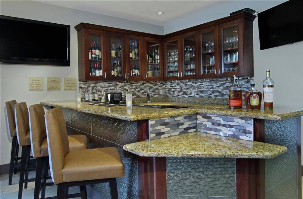 Hilton Garden Inn Sonoma County Airport 9