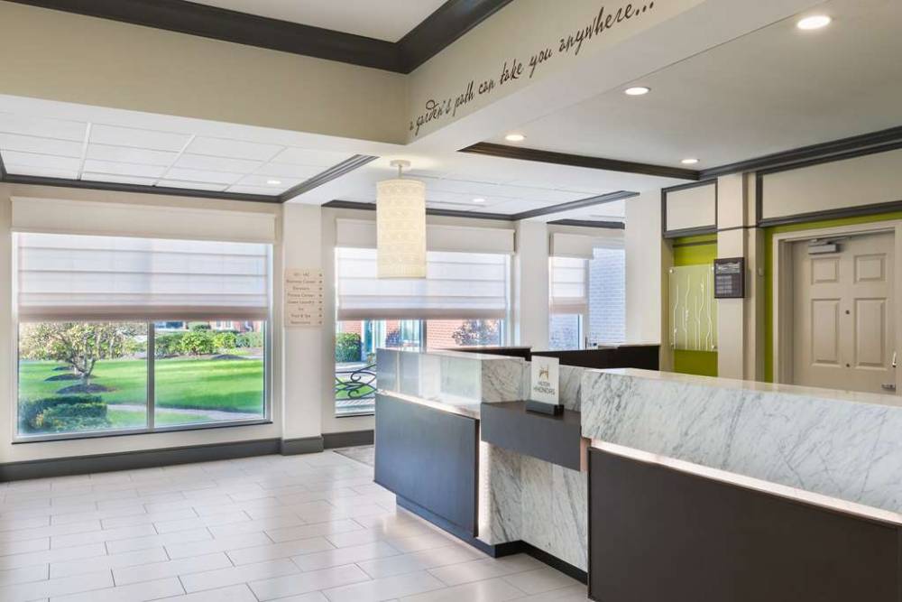 Hilton Garden Inn Westbury 4