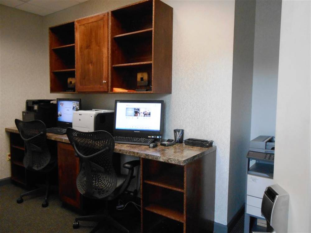 Hilton Garden Inn Westbury 6