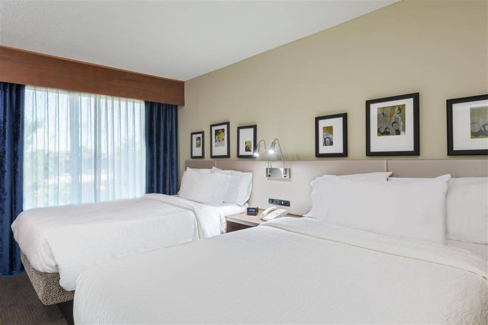 Hilton Garden Inn Westbury 8