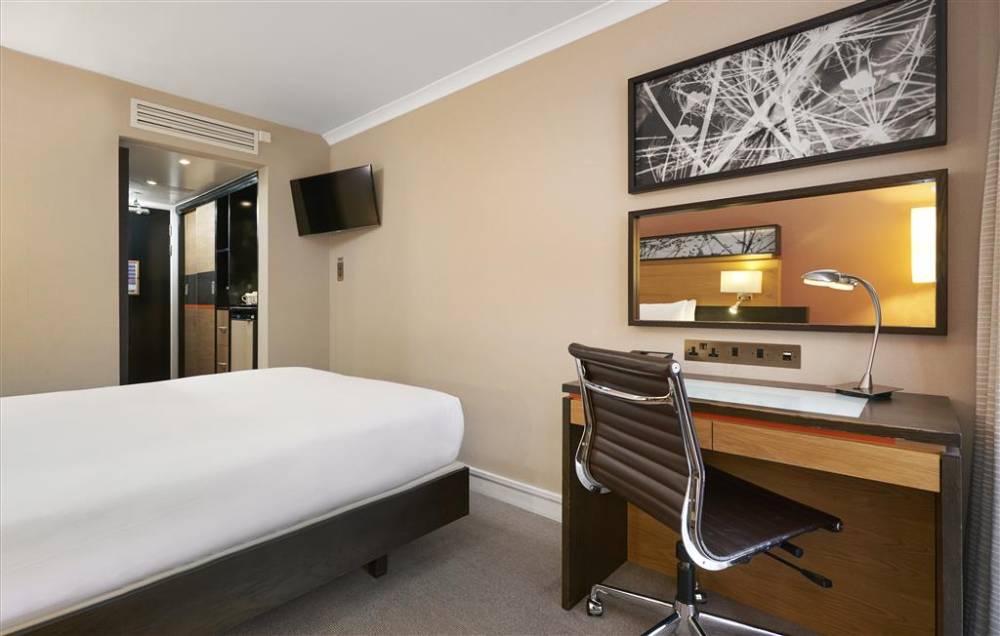 Hilton London Kensington 8