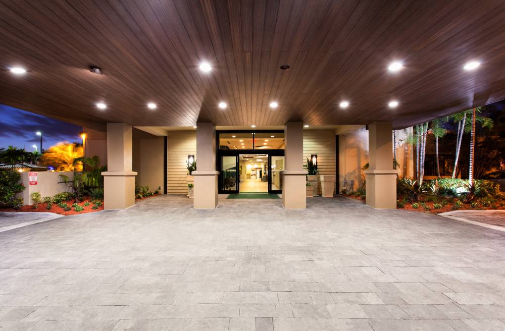 Holiday Inn Airport-west 7