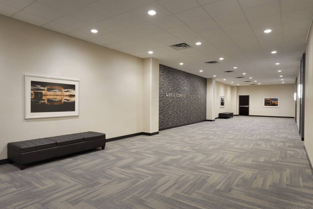 Holiday Inn And Suites Duluth 6