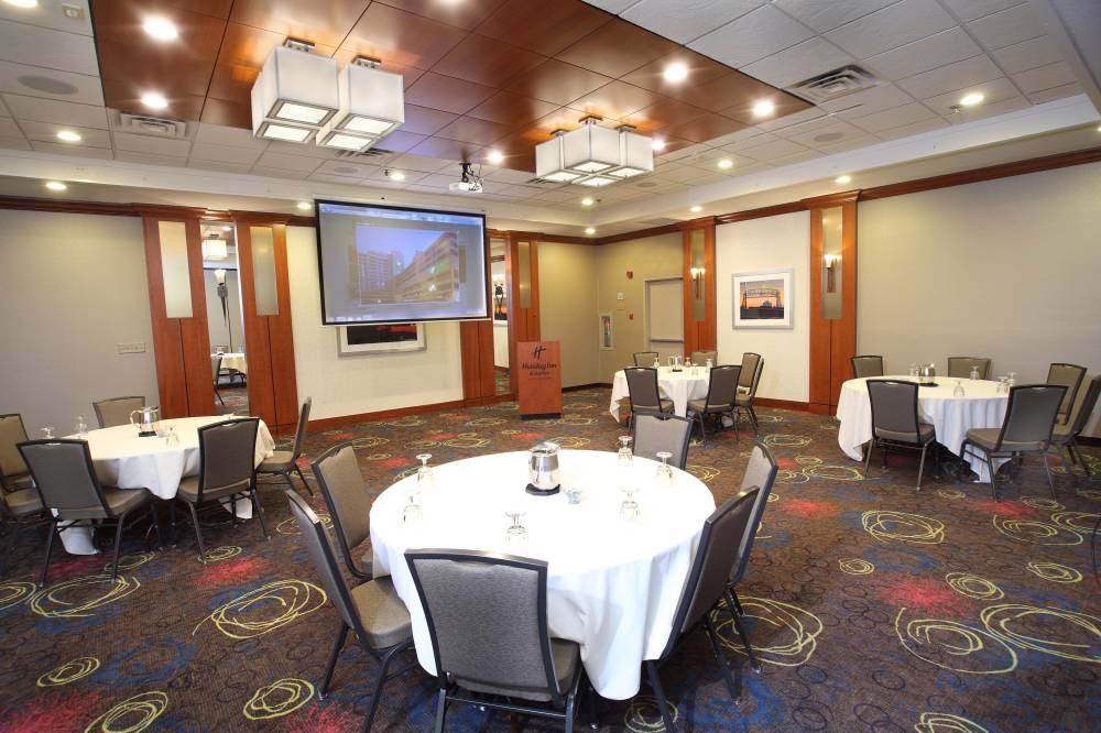 Holiday Inn And Suites Duluth 7