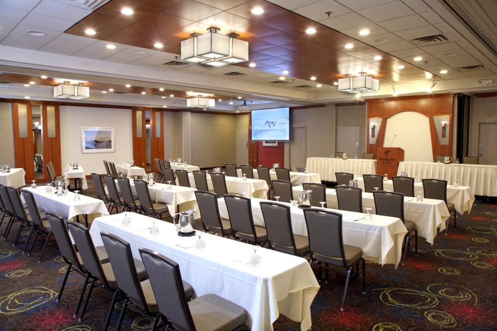Holiday Inn And Suites Duluth 10