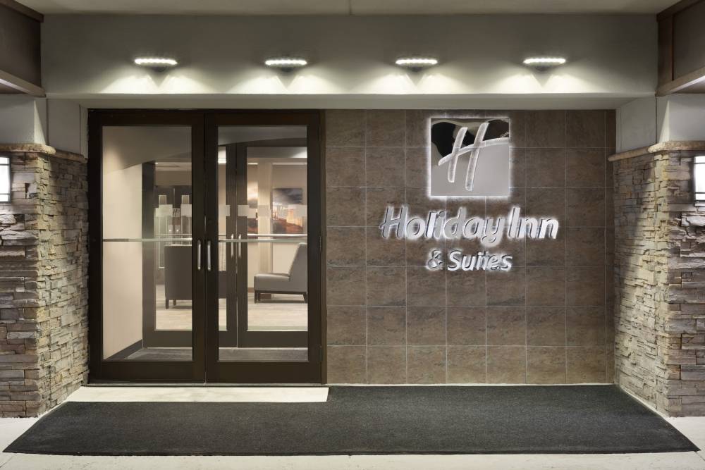 Holiday Inn And Suites Duluth 4