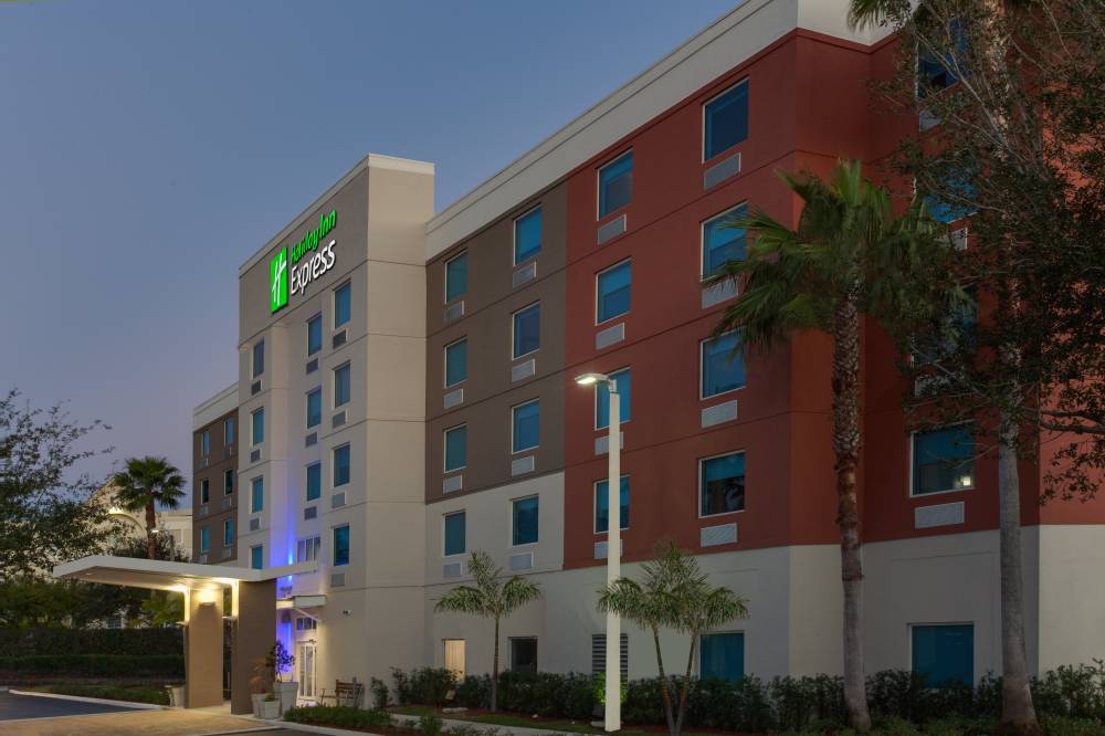 Holiday Inn Exp Airport Cruise