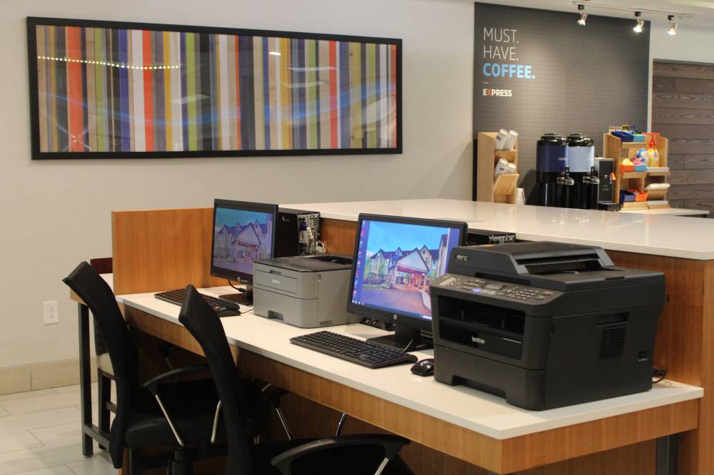 Holiday Inn Exp Bradley Arpt