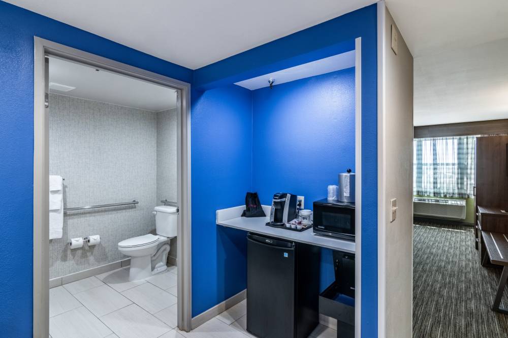 Holiday Inn Exp Camarillo 4