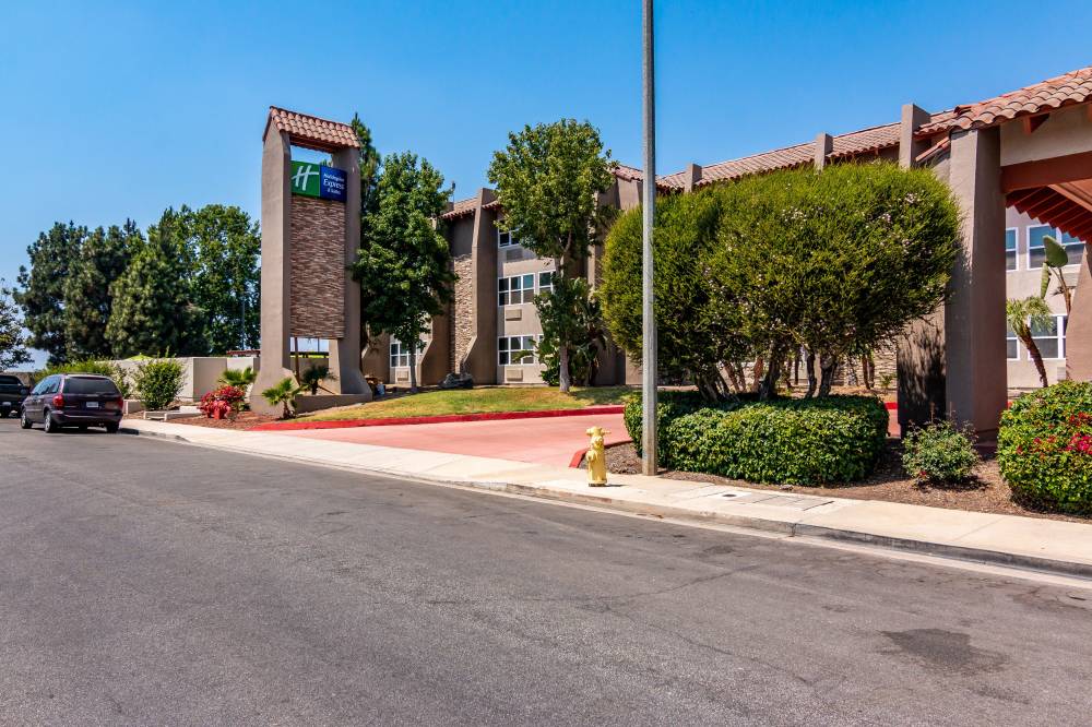 Holiday Inn Exp Camarillo 6
