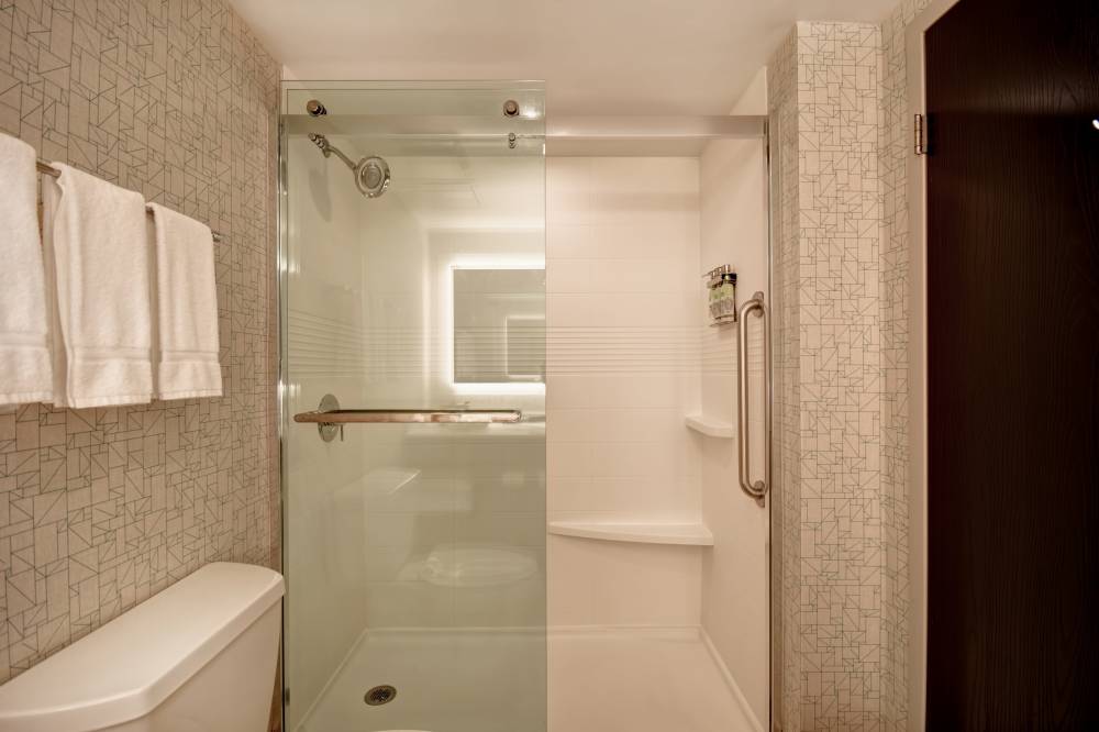 Holiday Inn Exp Dorney Park 3