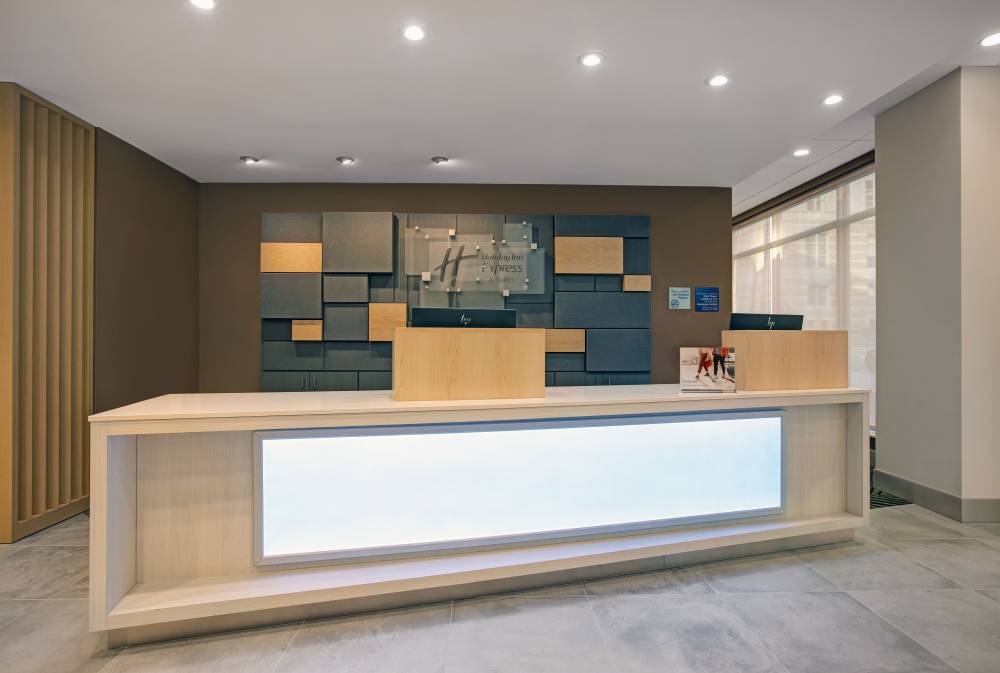 Holiday Inn Exp Downtown 9