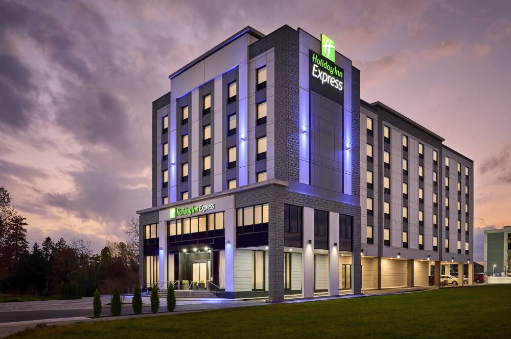 Holiday Inn Exp Hamilton Upper James By  4