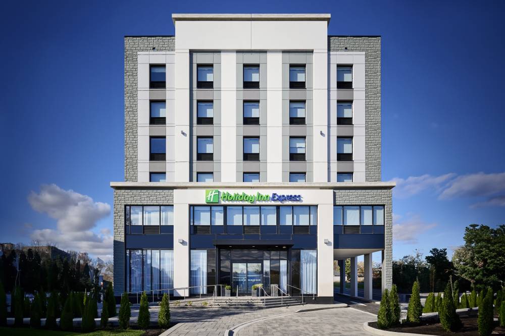 Holiday Inn Exp Hamilton Upper James By  5