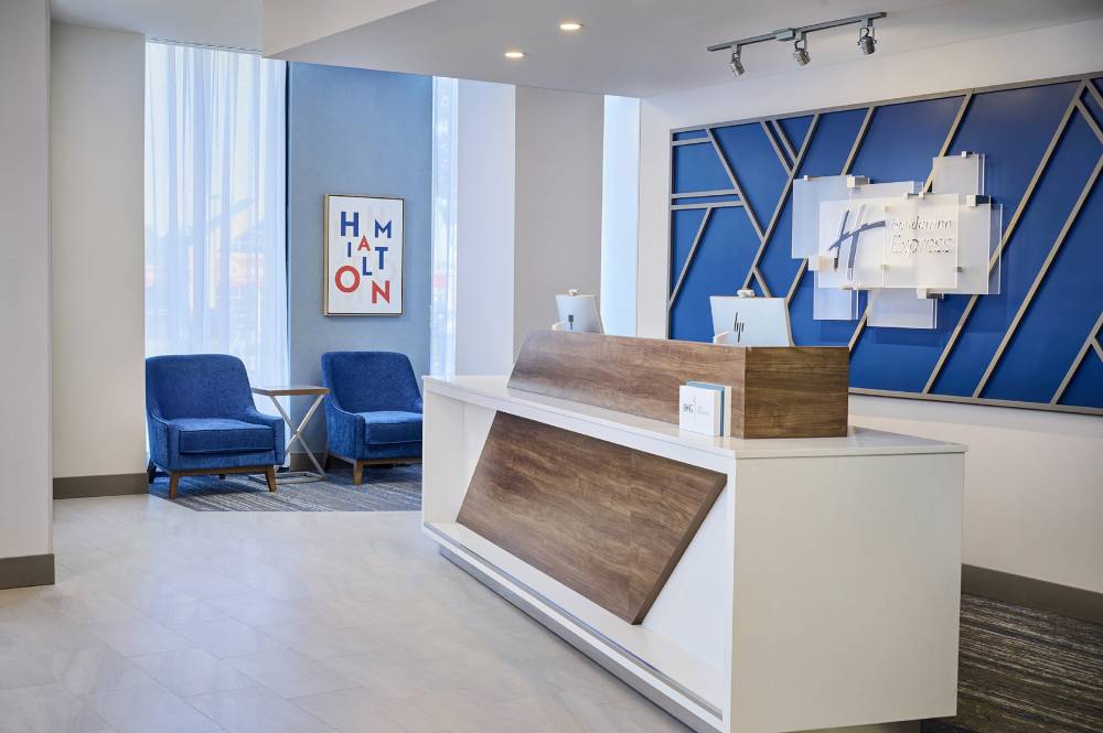 Holiday Inn Exp Hamilton Upper James By  2