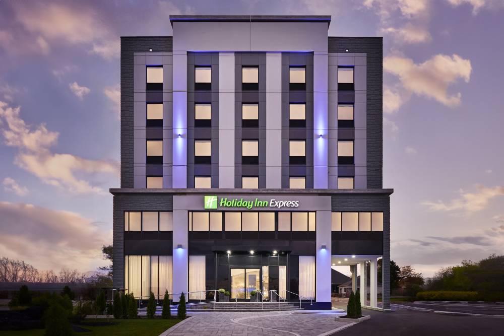 Holiday Inn Exp Hamilton Upper James By  6