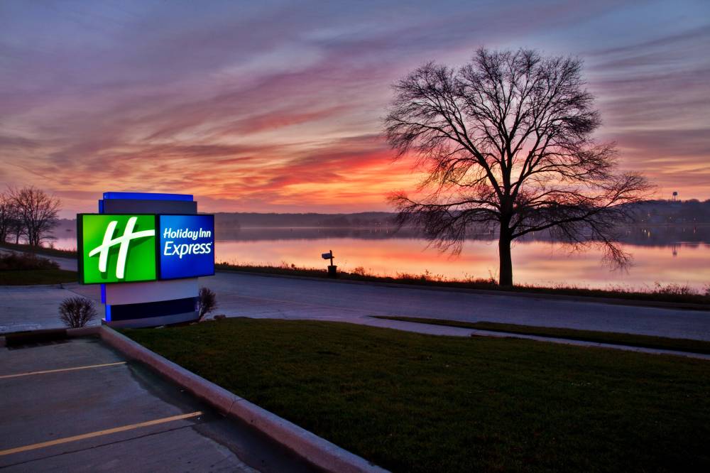 Holiday Inn Exp Le Claire Rive 5