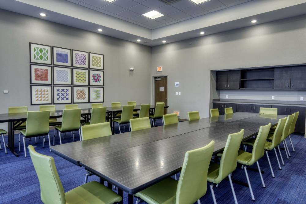 Holiday Inn Exp Omaha Dtown - Old Market 10